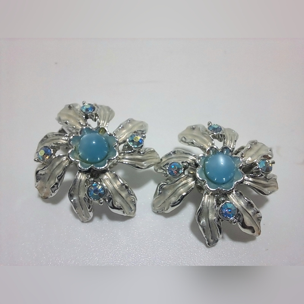 Vintage Silver Tone Rhinestone Clip On Earrings